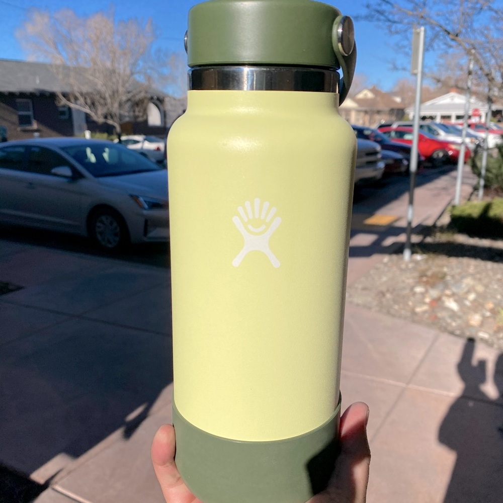 Pineapple hydro flask